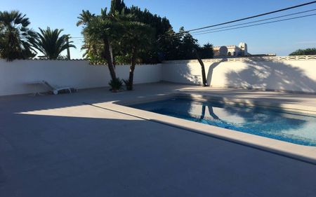 Se alquila villa de diseño moderno, con piscina privada en Dénia - Photo 4