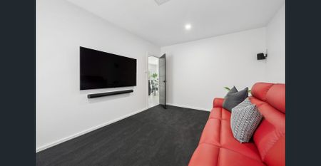 Immaculate, state-of-the-art contemporary stunner - Photo 4