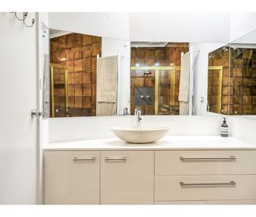 East Terrace Parkland Townhouse Furnished short or long term lease - Photo 2