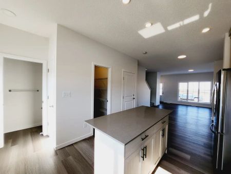5243 Edgemont Blvd NW - MAIN — MAIN FLOOR - Photo 5