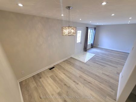 Semi-Detached Home For Lease | S8146928 - Photo 4