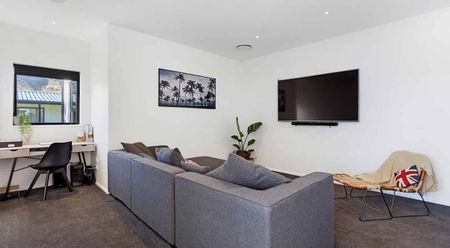 Stunning Fully Furnished Executive Extra Large Family Home in Superb Location! - Photo 3