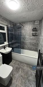 1 bedroom in a house share to rent - Photo 3