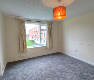 3 bedroom flat to rent - Photo 5