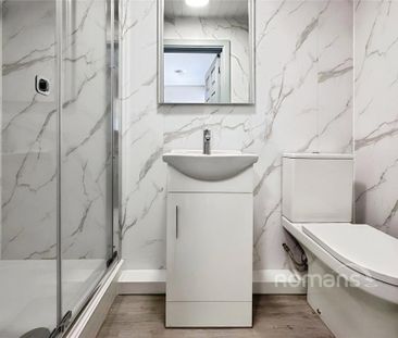 1 bedroom in a flat share to rent - Photo 3