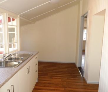 Beautiful & Spacious Family Home in the Heart of Southport - Photo 6