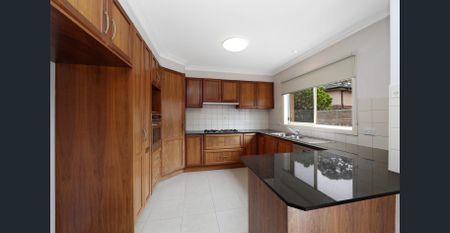 Spacious 3 bedroom Townhouse - Photo 5