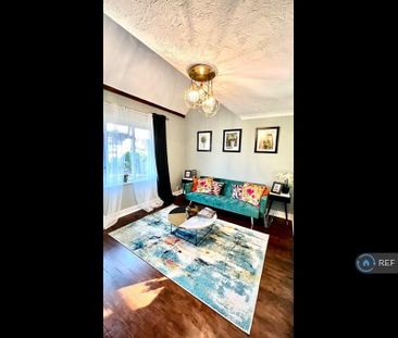 2 bedroom end of terrace house to rent - Photo 2
