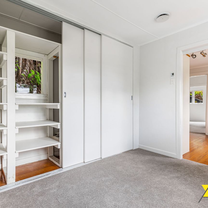 Two Bedroom, One Bathroom in Titirangi! Lawns and Gardens Included! - Photo 1