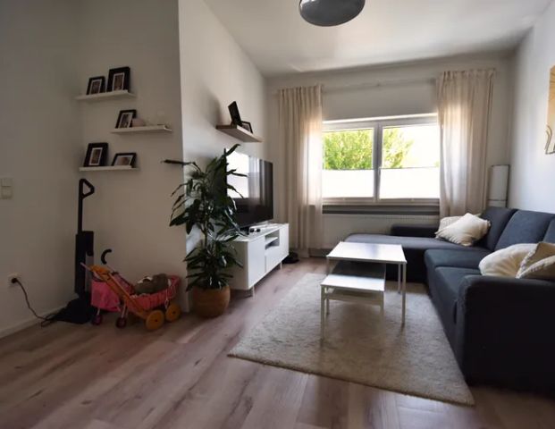 Topsaniertes "Haus im Haus" mit eigenem Eingang, Terrasse und Garten in Hangelar! 184qm, 2 Bäder... - Photo 1