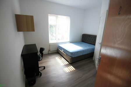 4 bedroom terraced house to rent - Photo 3