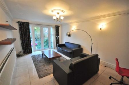 6 bedroom semi-detached house to rent - Photo 2