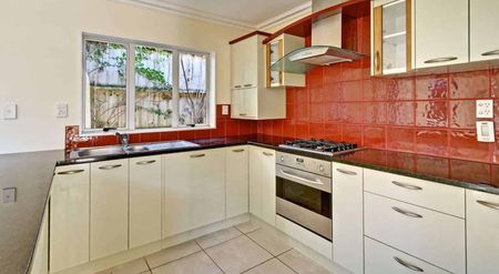 Lovely 1 level brick and tile home available for rent. - Photo 3