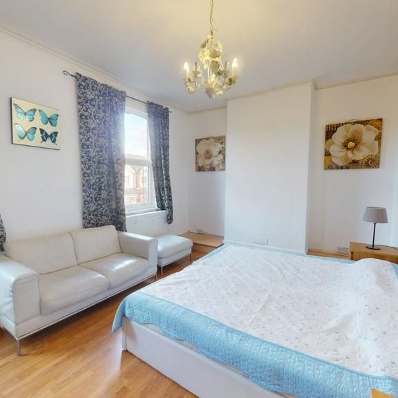 1 bedroom in a house share to rent - Photo 1