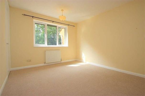 Brambles Farm Drive, Hillingdon, UB10 - Photo 1