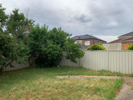 Charming Craigieburn Home ! - Photo 5