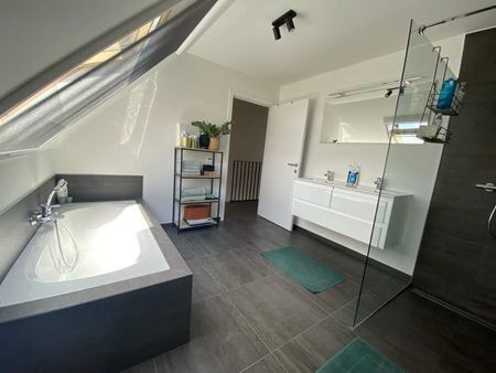 Prachtige bel-etage woning met 1 slaapkamers te Westrozebeke - Photo 3