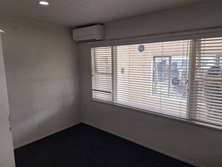 Popular Papatoetoe - Photo 4