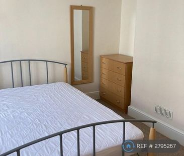 4 bedroom terraced house to rent - Photo 3