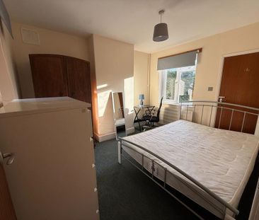 4 bedroom semi-detached house to rent - Photo 6