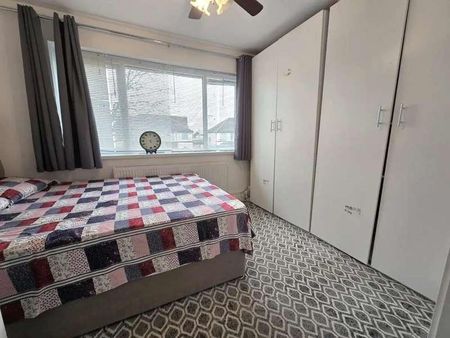 Hayes, UB3 - Photo 2