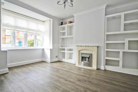 The Close, New Malden, KT3 - Photo 3