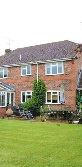 The Lea, Wokingham, RG40 - Photo 1
