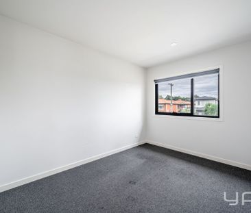 Perfect Location! - Photo 4