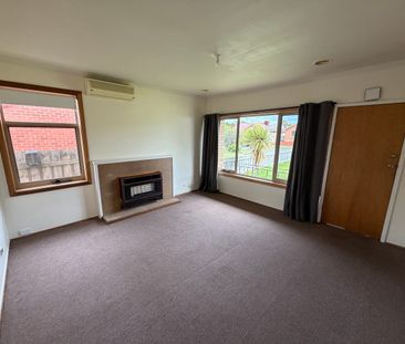 THREE BEDROOM HOUSE WITH DUCTED HEATING - Photo 2