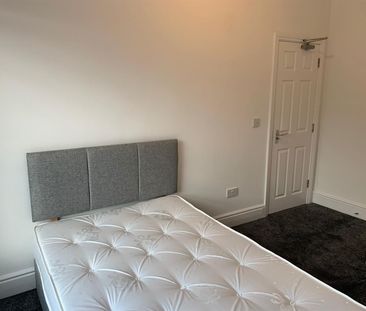 Plodder Lane, Bolton - Photo 1