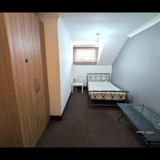 1 bedroom in a house share to rent - Photo 1