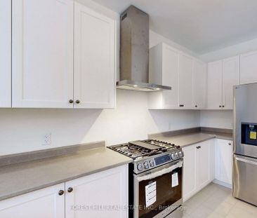 Detached Home For Lease | X8064790 - Photo 4