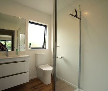 Quiet 2-Bedroom Retreat Near Schools & Motorways - Photo 5