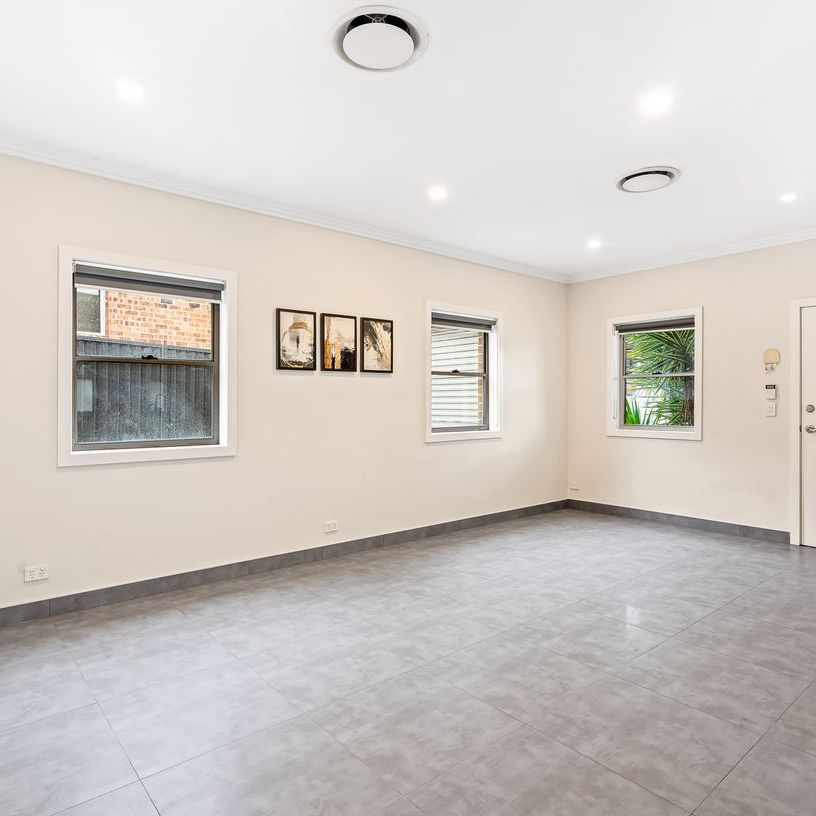 Spacious and Modern Three Bedroom Home - Photo 1