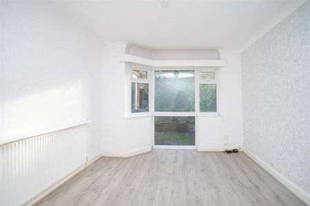 3 bedroom semi-detached bungalow to rent - Photo 2