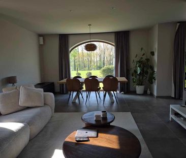 Prachtige open bebouwing met 4 slaapkamers en 2 badkamers - Foto 1