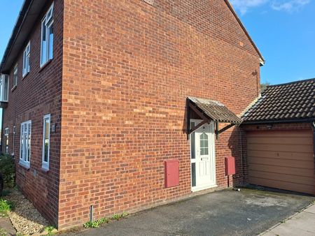 3 Bed Semi-Detached House, Alwins Court, BS30 - Photo 2