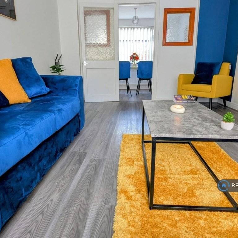 3 bedroom semi-detached house to rent - Photo 1