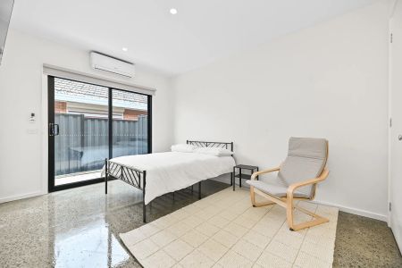 Brand new fully furnished rooms with private courtyards – All bills included! - Photo 3