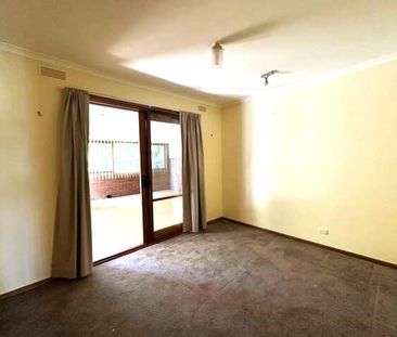 CHARMING 4 BEDROOM FAMILY HOME - Photo 6