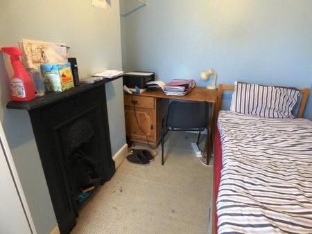 4 Bed - Garfield Road, Gillingham - Photo 3