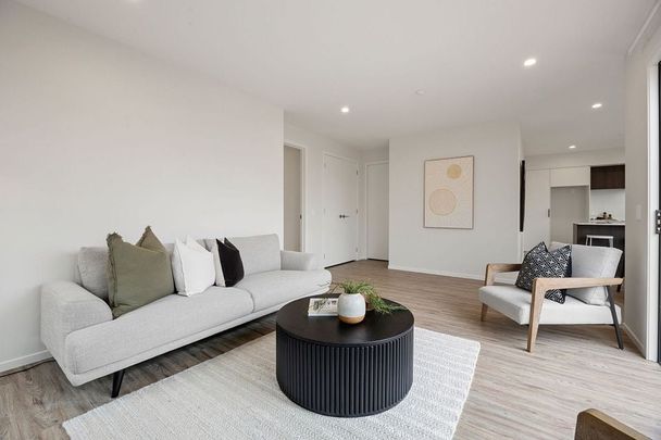 Modern 2-Bedroom, 2-Bathroom Duplex in Leamington - Photo 1