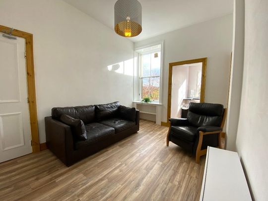 4 bedroom flat to rent - Photo 1
