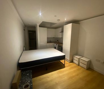 Studio Flat, High Road, N22 - Photo 1