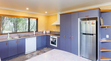 Modern and Spacious - Photo 2