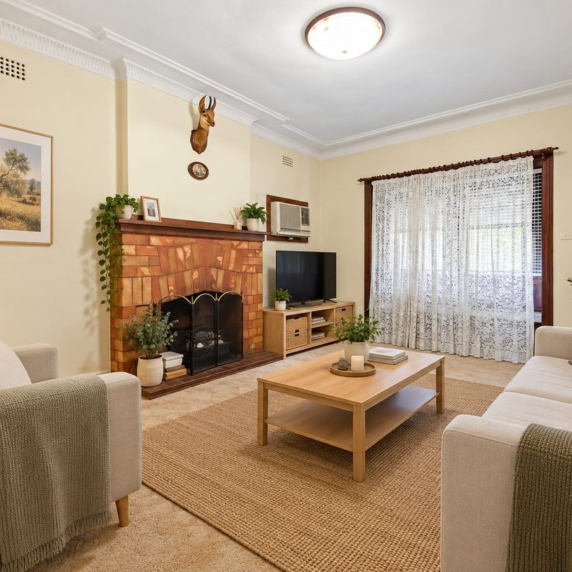 Charming Two-Bedroom Home Opposite Parkland in Concord - Photo 1