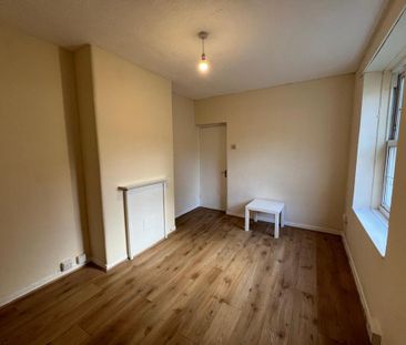 3 bedroom flat to rent - Photo 3