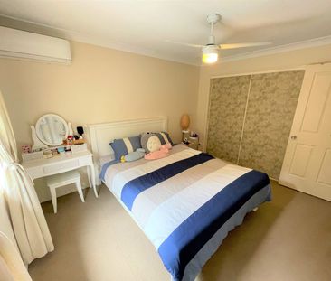 Modern Townhouse, Great Complex, Fabulous location! - Photo 4