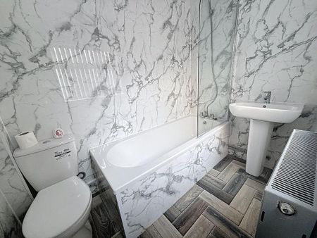 2 bedroom terraced house to rent - Photo 4