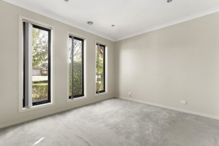 Spacious 3-Bedroom Family Home in Quiet Gisborne Location - Photo 2